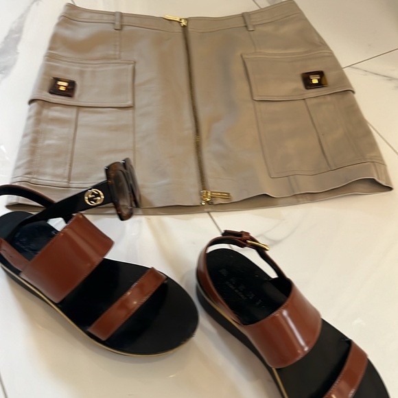 Cute Michael Kors, summer mini skirt taupe colour size 8 with shark lock pockets - Picture 3 of 13